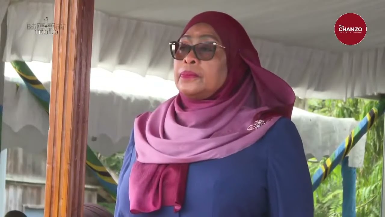 Tazama Askari Wenye Farasi Wakiongoza Msafara wa Rais Samia, Kisha Aongozwa Kukagua Gwaride