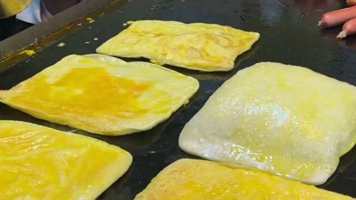 Crispy Egg-Stuffed Pancake: Bursting with Juicy Goodness