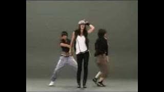 Zaho C'est Chelou (clip officiel)