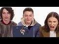 [SUBTITULADO] ¡Millie, Finn y Noah prueban el juego de Stranger Things 3!