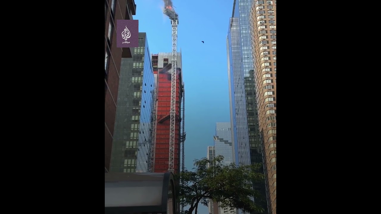 🏗️ سقوط مروع لرافعة في أشهر الميادين الأمريكية في نيويورك