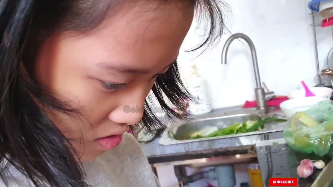 Семья из Silent Sea готовит вместе 🍲 3 матери и дочери готовят ингредиенты для горячего блюда - Ч...