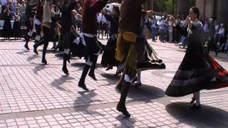 Video thumbnail of "Galician traditional folk dance: Muiñeira"