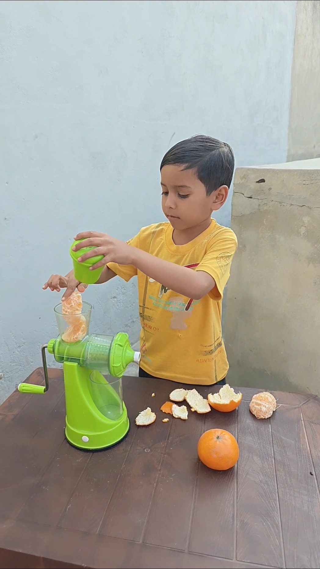 Shantanu Didi ke liye orange juice lekar a Gaya ? #shorts