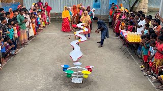 See the digital surprise of the strange game? By rolling the ball in the tail of the snake, the villager will win rice, pulses, sugar and oil bottles