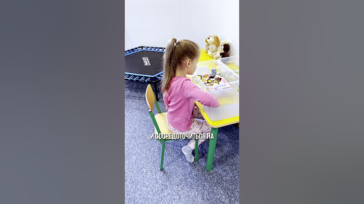 Ребёнок качается на стуле #развитиеребенка #краков