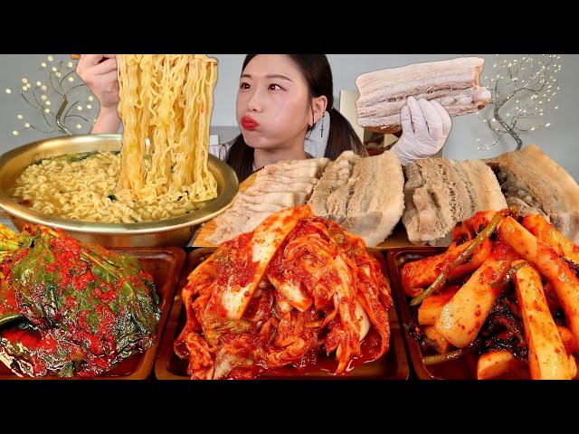 ASMR 총각김치 배추김치 케일김치 통수육 굴진짬뽕 리얼먹방 :) Kimchi eating show boiled pork Ramen MUKBANG class=