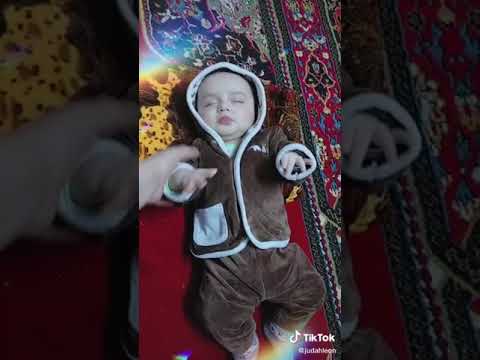 تيك توك قصير لطفل يجنن واكعد بية حبيبي طول بنومة