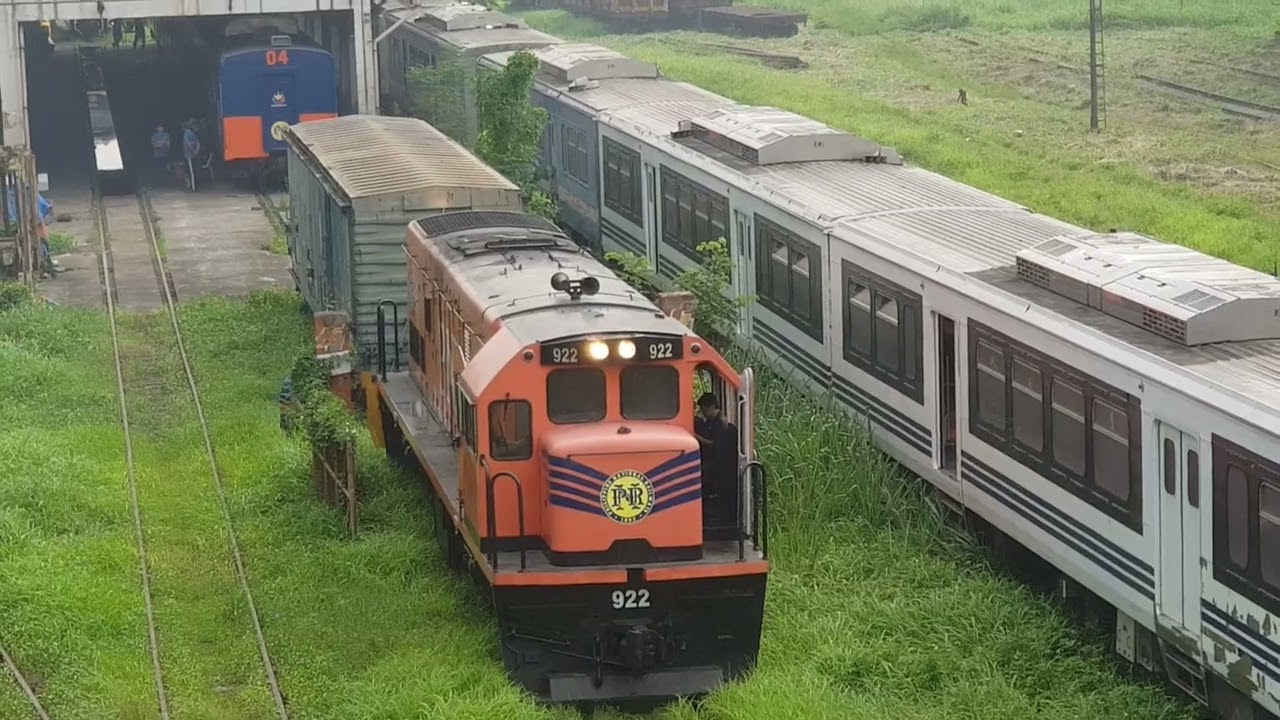 DEL 921 and DEL 922 busy locomotive in Tutuban Yard