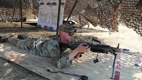 Proper procedures operating M249 Saw light machine gun