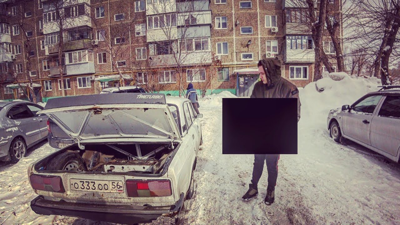 Бомж в машине