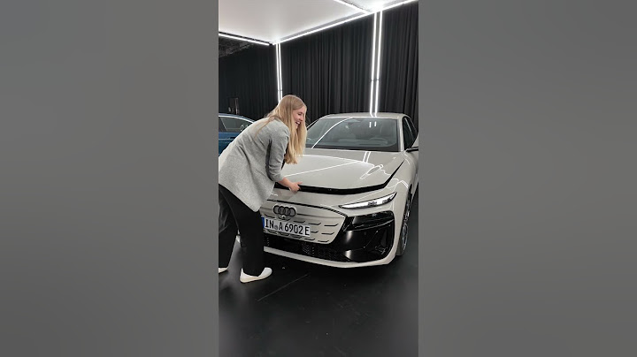 💡Frunk opened with a swiping gesture in the Audi A6 e-tron!