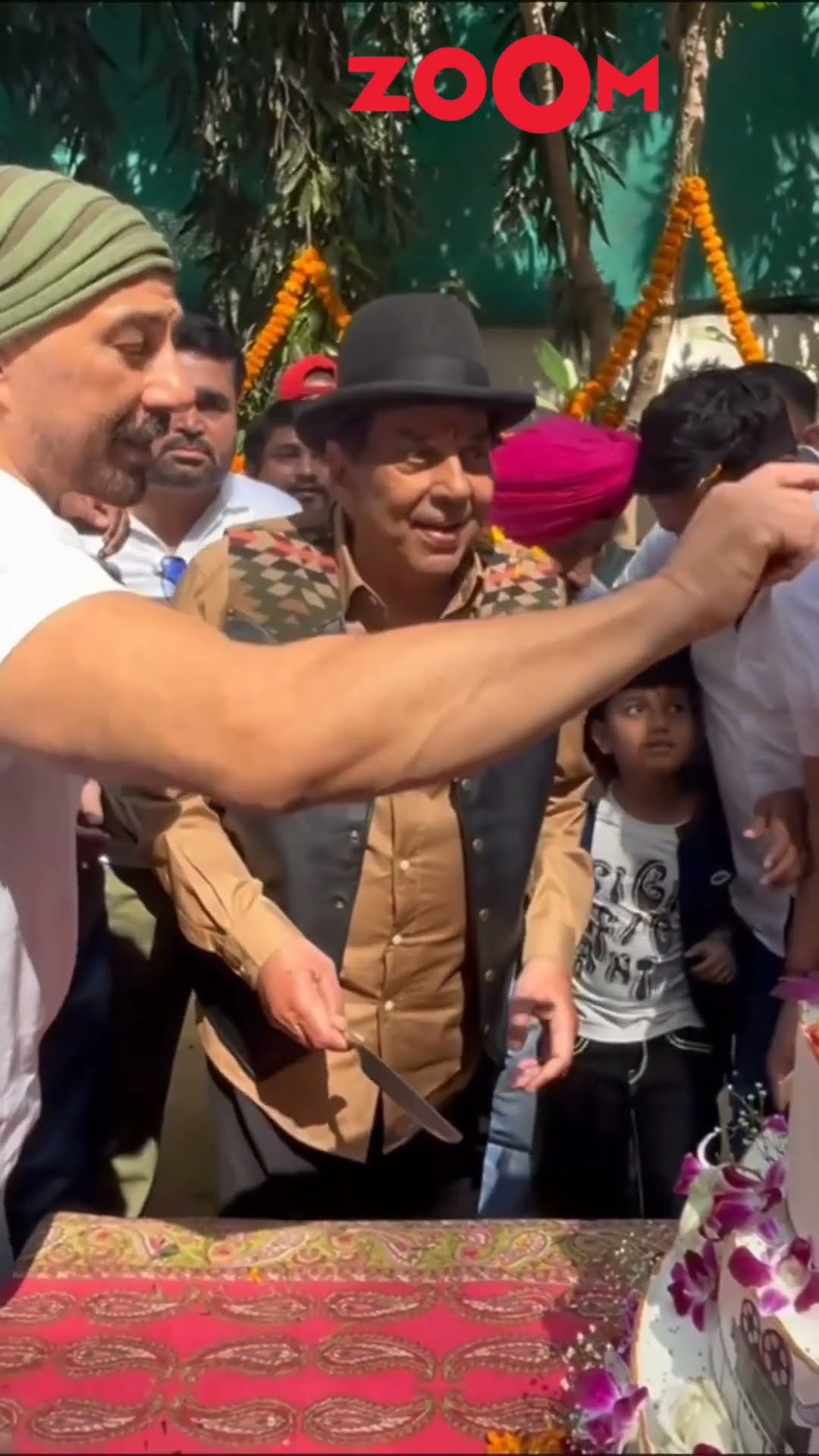 Veteran Actor Dharamendra CELEBRATES his birthday with son Sunny \u0026 Bobby and fans ? #shorts