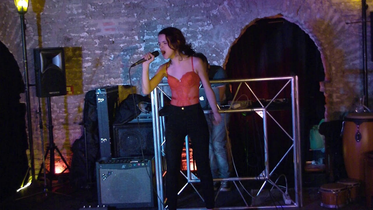 Watch Andy Bloom en La Boveda del Albergue de Zaragoza on YouTube Watch Andy Bloom en La Boveda del Albergue de Zaragoza on YouTube