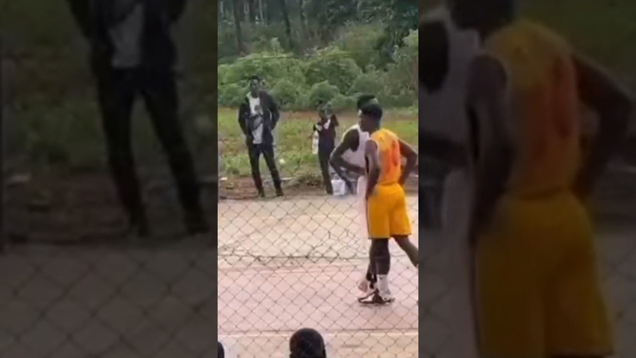 Énorme aiguillage dans terrain de basket** 