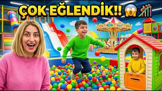 Oyun Parkında Macera! Dev Kaydıraktan Uçtuk, Minik Evde Oyun Kurduk!
