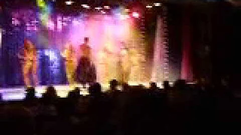 Andrea Denegri bailando en "La Revista de Sofovich...