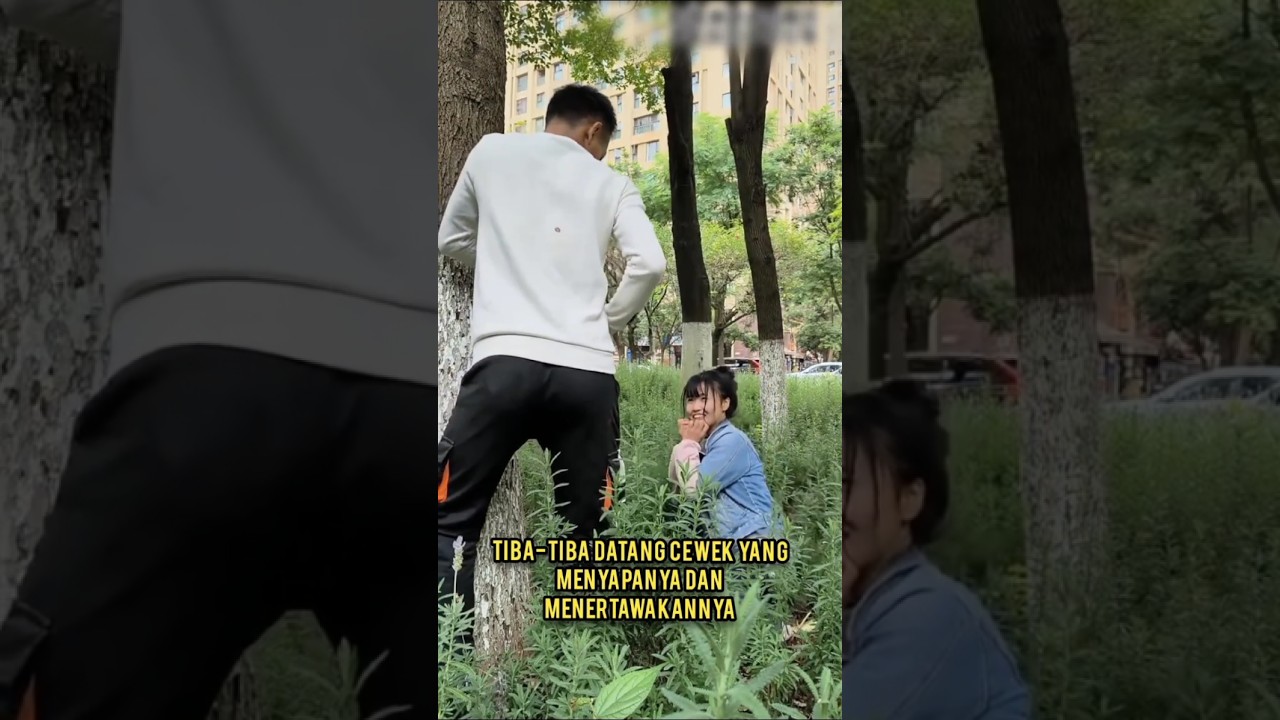 Pria ini didatangi cewek pas lagi kencing 