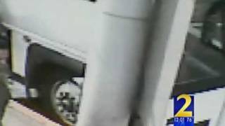 [GA] Deputy Derrick Yancey - video showing his escape at bus station