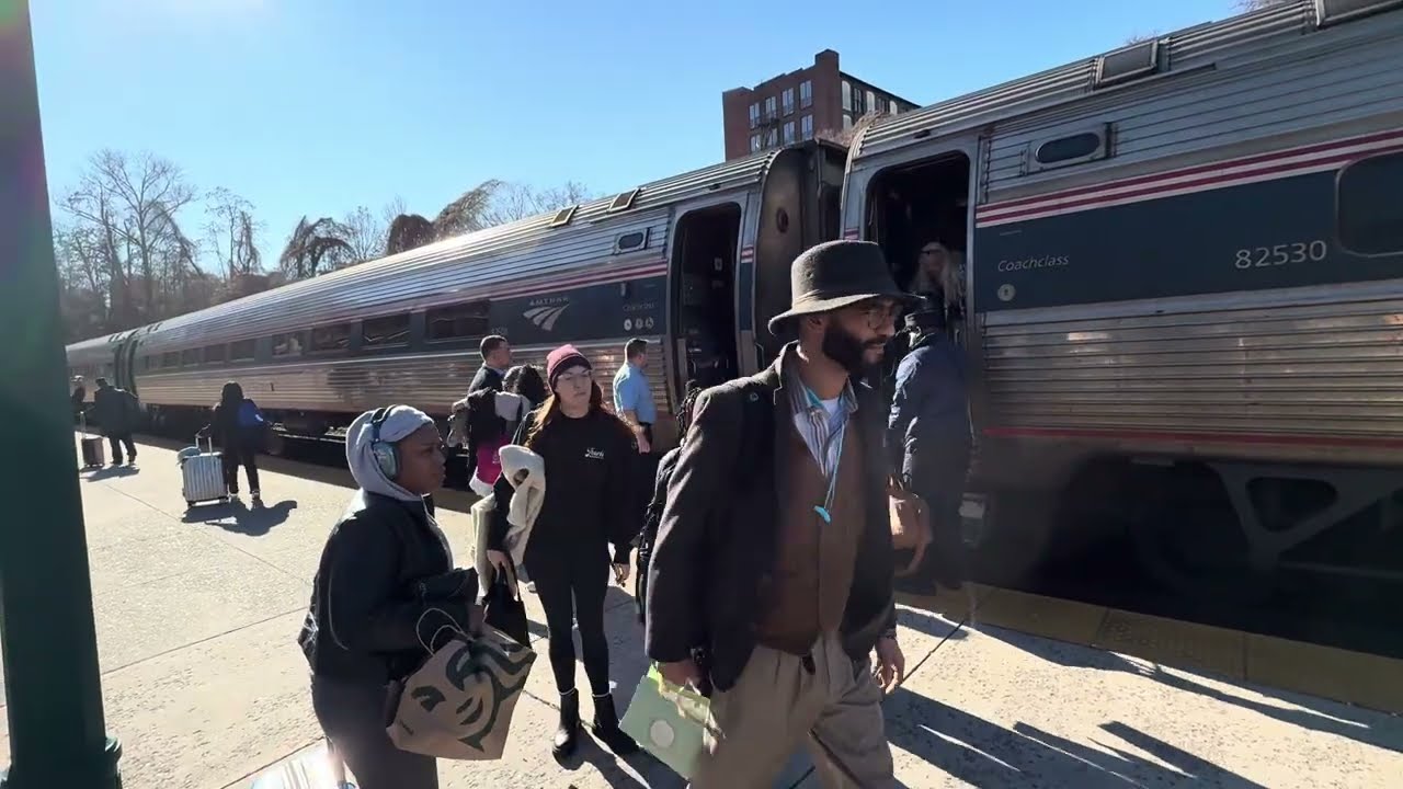 Amtrak N E Regional 151 and Kemper St Station