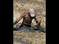 拯救一只陷入泥潭里羚羊 救助野生动物 羚羊 拯救一只陷入泥潭里羚羊 救助野生动物 羚羊
