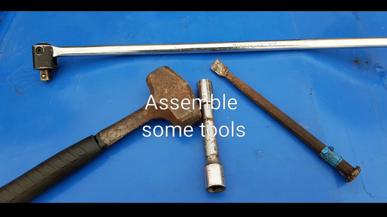 Removing locking wheel nut with rotating collar on a Vauxhall Omega