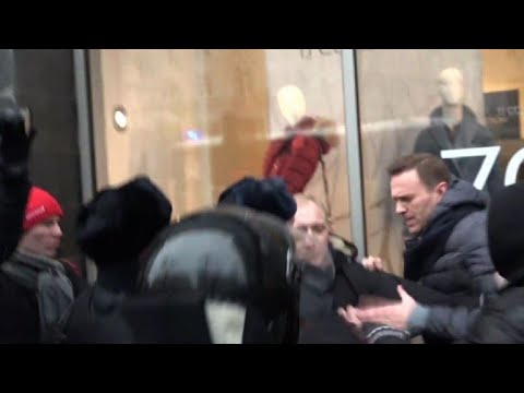 Russian police arrest Navalny at anti-Putin protest