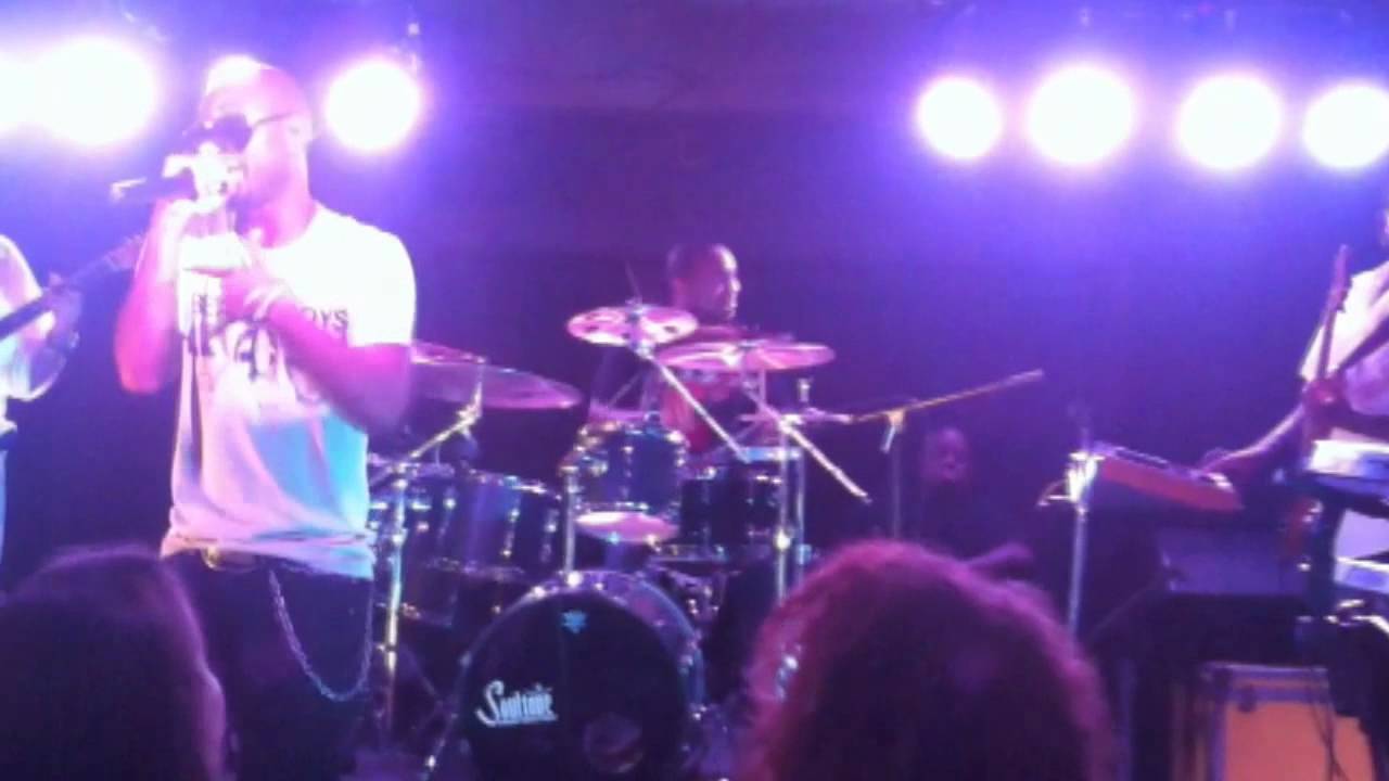 Nikko Smith performing Hypnotize, In Da Club & So Fresh So Clean