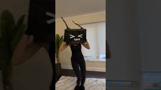 TV WOMAN X SPEAKER WOMAN DANCING?