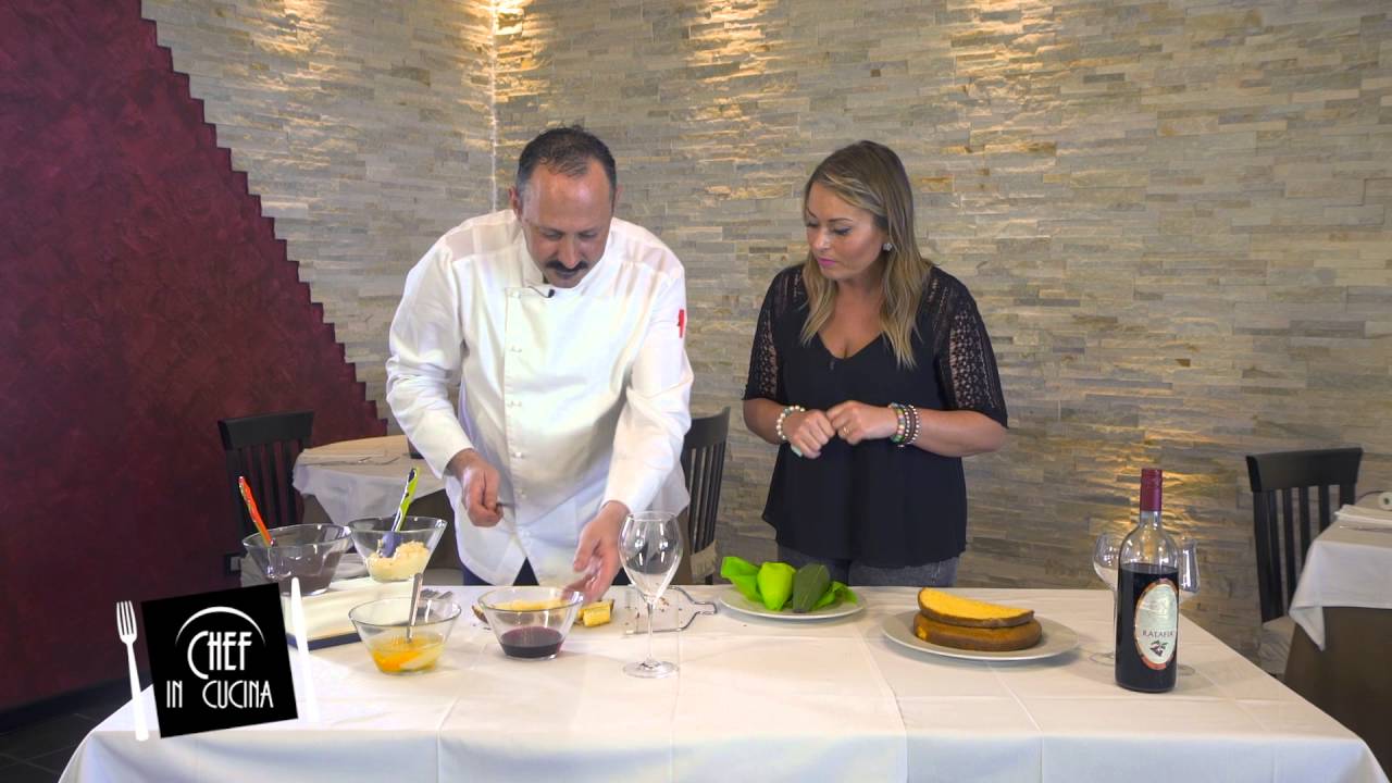 Chef in Cucina - Pizza dolce in coppa