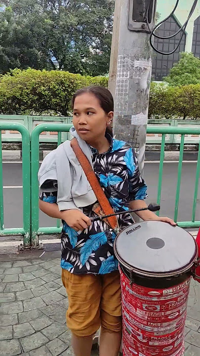 Kreeeen... Suguhan Anglung Pagi2 di Stasiun Pasar Minggu - Jaksel, Seragam Batiknya itu Lho !
