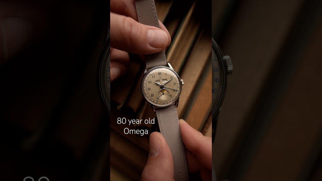 Omega Cosmic Triple Calendar Moonphase 2471/1 from 1946 in 35mm stainless steel. 