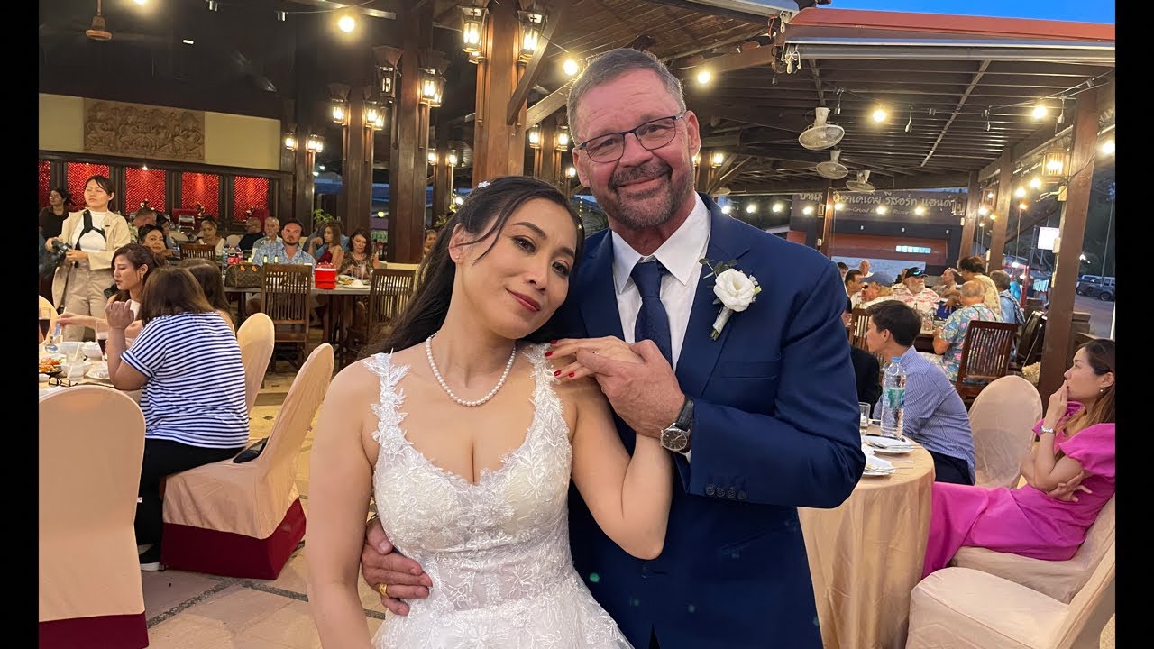 Thai Girl Gift & Foreigner Wedding Reception live!