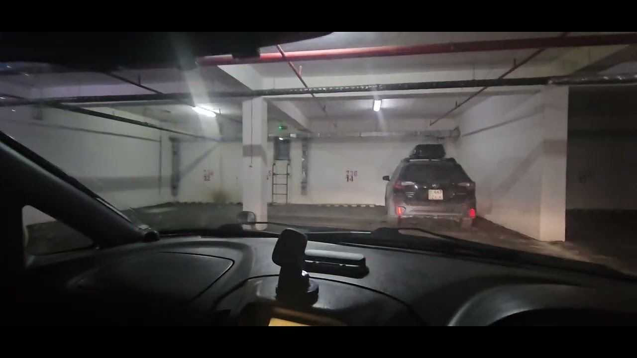 223 и 224 места. ЖК Манхэттен (в 2шис Манхеттен). Заезд на паркинг П3 (p3) с улицы Брусиловского 