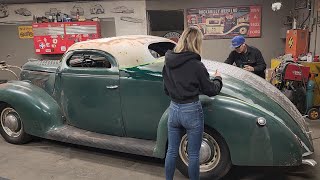 Painting the 1938 Ford with a brush ‍