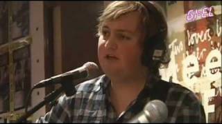 Miniatura de vídeo de "Tim Knol - Sounds Familiar (Live at GIEL - 3FM)"