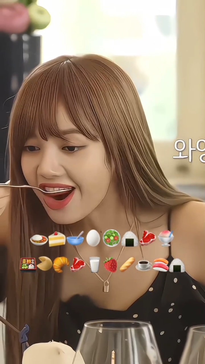 LISA Cute Mukbang ?? #lisa #jisoo #jennie #rosé #blackpink #shorts