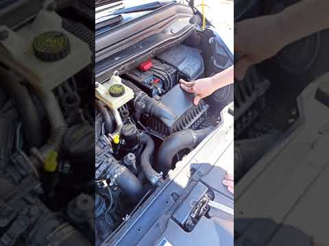 Заміна акумулятора Сітроен С4 гранд Пікассо . Replacing the Citroen C4 Grand Picasso battery.