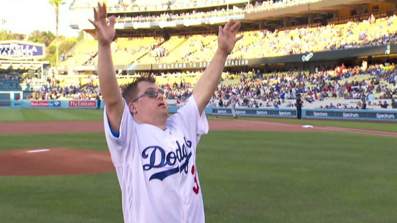 STL@LAD: Champ Pederson throws out first pitch 