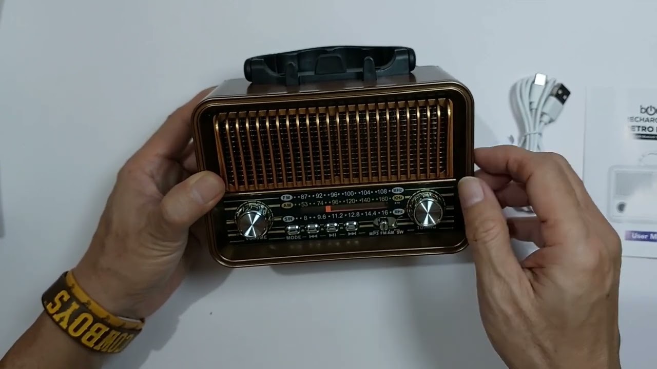Nostalgic, Retro Rechargeable Radio - Unboxing @TeacherBob