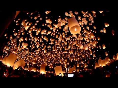 Floating Lanterns Festival - Yi Peng / Loy Krathong - Chiang Mai, Thailand
