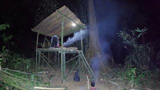 สร้างที่พักในป่า นอนป่า5วัน4คืนวันที่2 สร้างหลังคาด้วยไม้ไผ่ป้องกันฝน และสัตว์มีพิษจากที่สูง ep.135