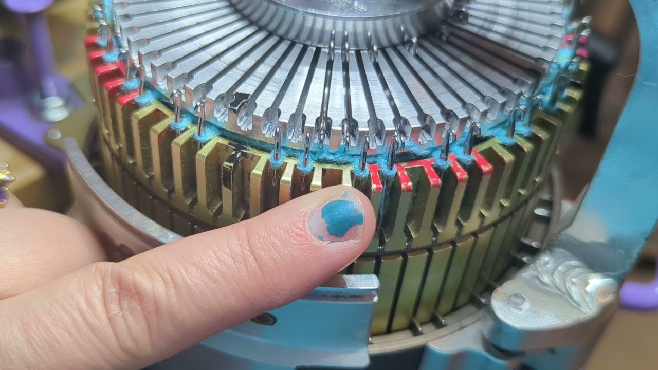 Adjusting the ribber timing for half pitch - circular sock knitting machine