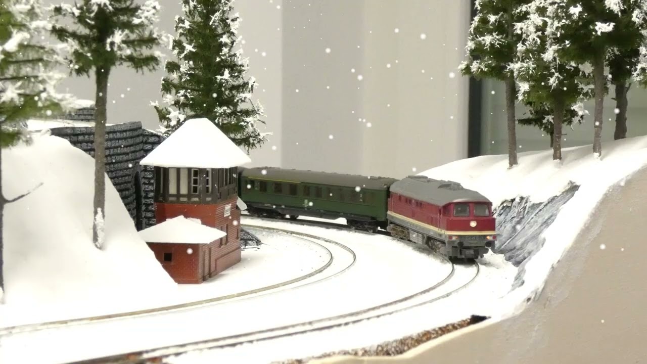 Winter-  Weihnachtsmodellbahnanlage in Spur N