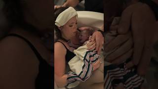Dad Catches His Daughter 🥹 #waterbirth #birthstory #birthvideography #birthcenter #justborn