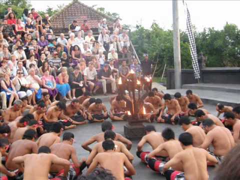 วีดีโอ: คู่มือการเต้น Kecak ของ Pura Luhur Uluwatu & ที่บาหลี