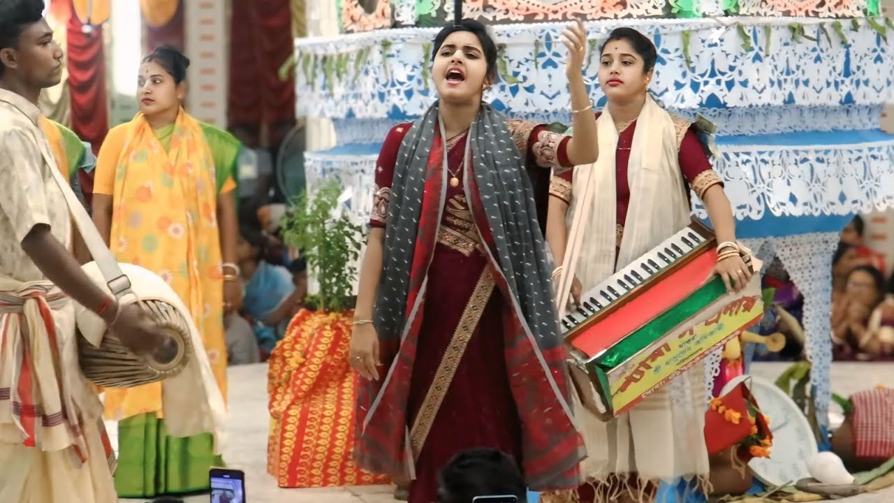 শ্যামা দিদির নিজ বাড়ির কীর্তনে দুই বোন এক আসরে কীর্তন করে, ভক্তদের মোহিত করে দিল।শ্যামা সম্প্রদায়