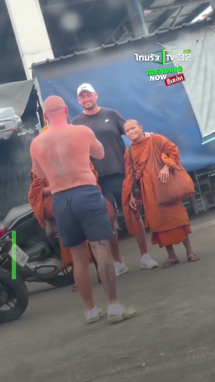 งงกันทั้งถนน ฝรั่งให้พระซ้อนท้ายมอเตอร์ไซค์ไปส่งตลาด