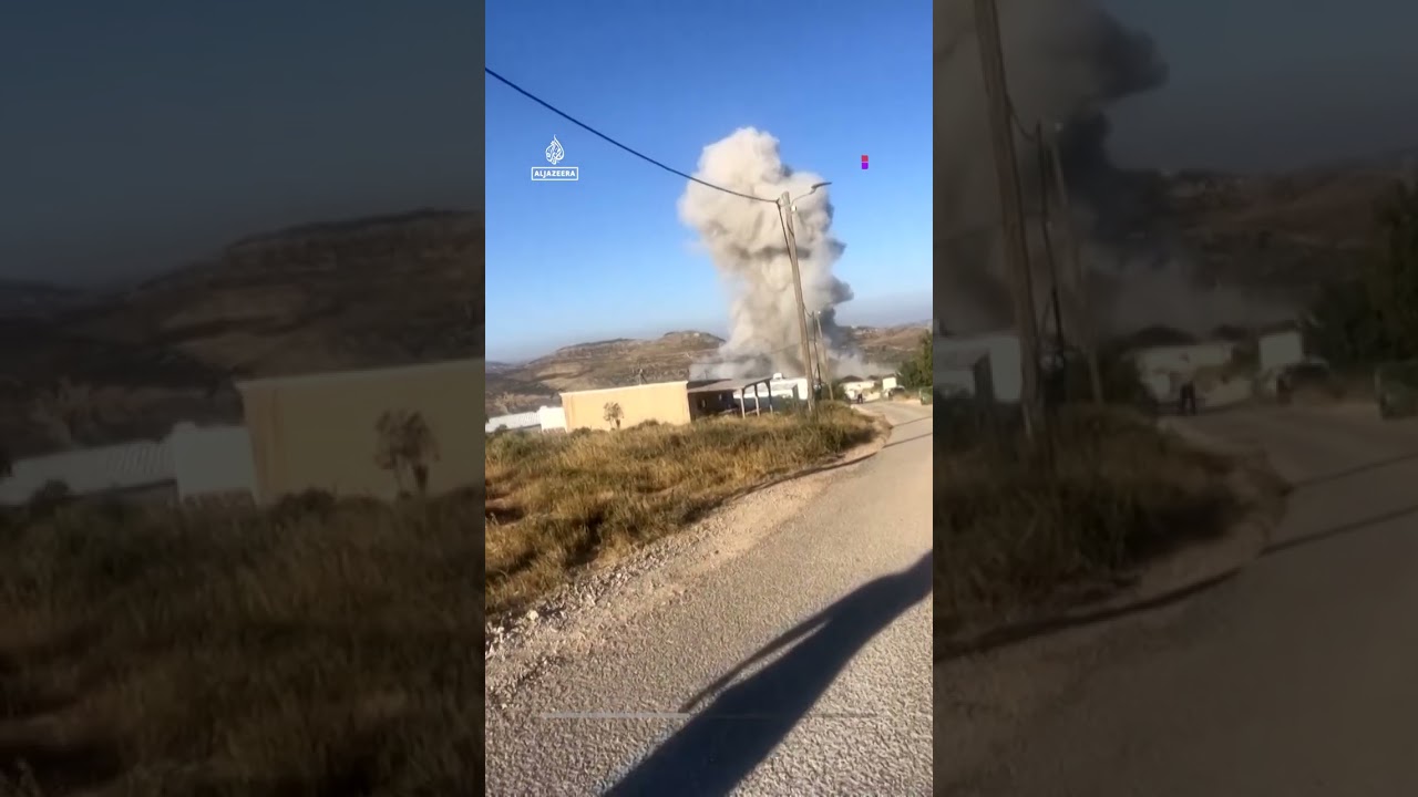 يتصاعد الدخان في مستوطنة إسرائيلية غير شرعية بعد هجوم صاروخي إيراني