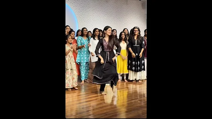 Aashiq Tera || Ritu #intro #semiclassical #dance #dianapenty #aashiqtera #shorts #love #happiness thumbnail